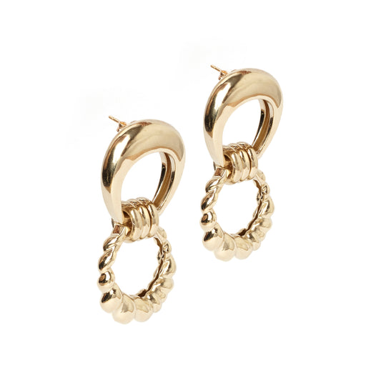 coppia di orecchini in oro giallo della collezione echoes realizzata e disegnata da piqué jewelry