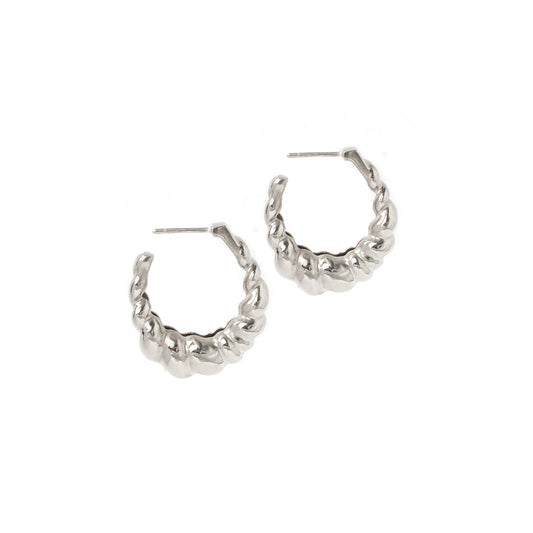 coppia di orecchini in argento fairmined disegnati in italia da piqué jewelry