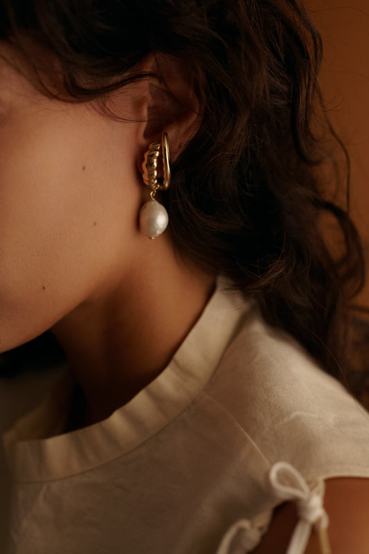 ETEG03. ORECCHINI HALF MOON CON PERLA - ORO