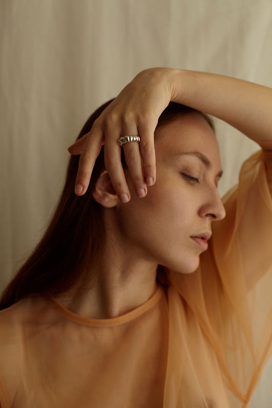 anello fatto a mano in argento design anni 80 90 dalla gioielleria piqué a riva del garda