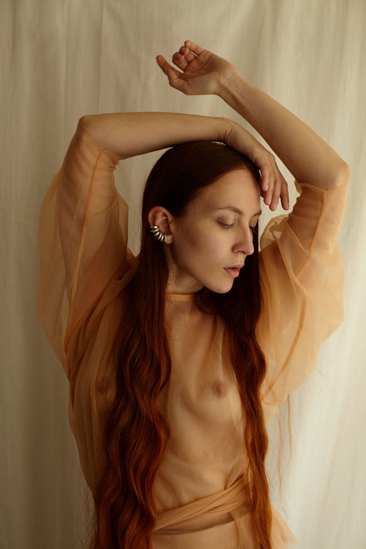 combinazione di orecchini ear cuff in argento design anni 80 90 eleganti e sinuosi