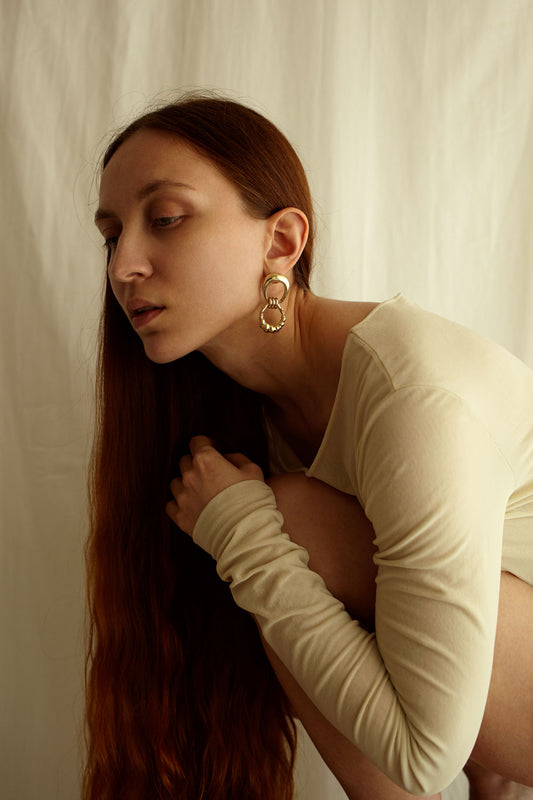 orecchino minimal elegante in argento 925 fatto a mano