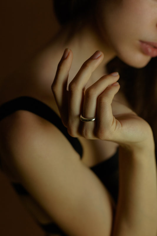 indossato anello in argento design italiano di piqué jewelry