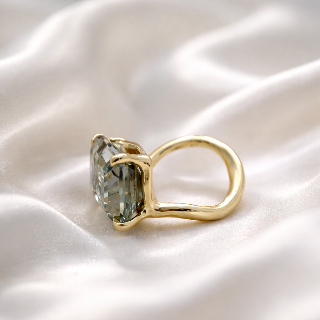 Anello con prasiolite rettangolare