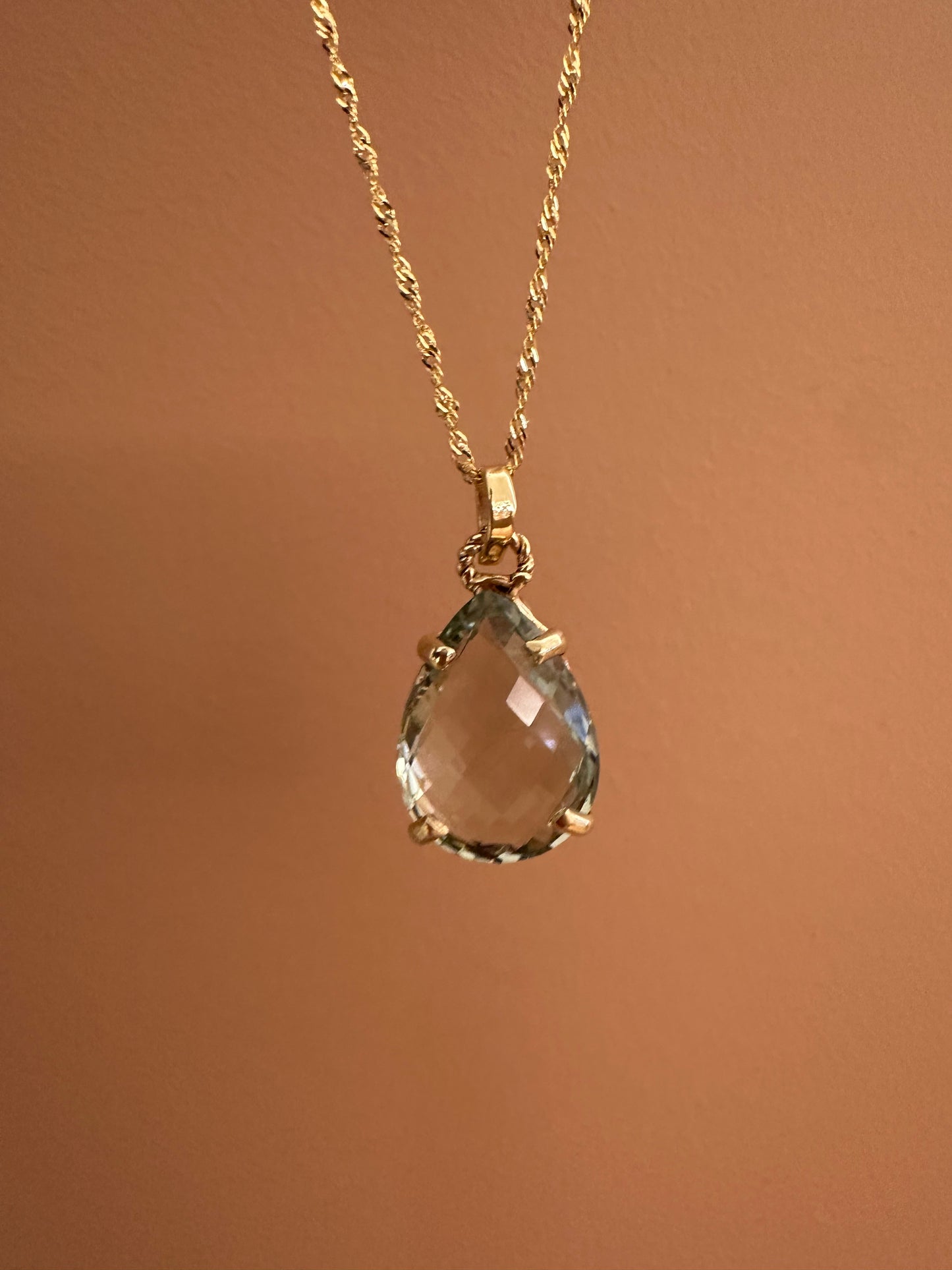 Pendente amuleto con prasiolite