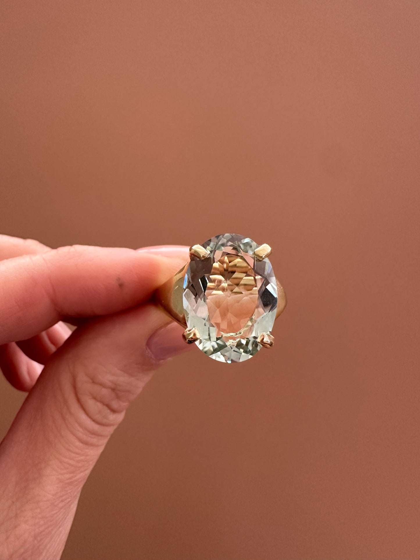 Anello con prasiolite ovale