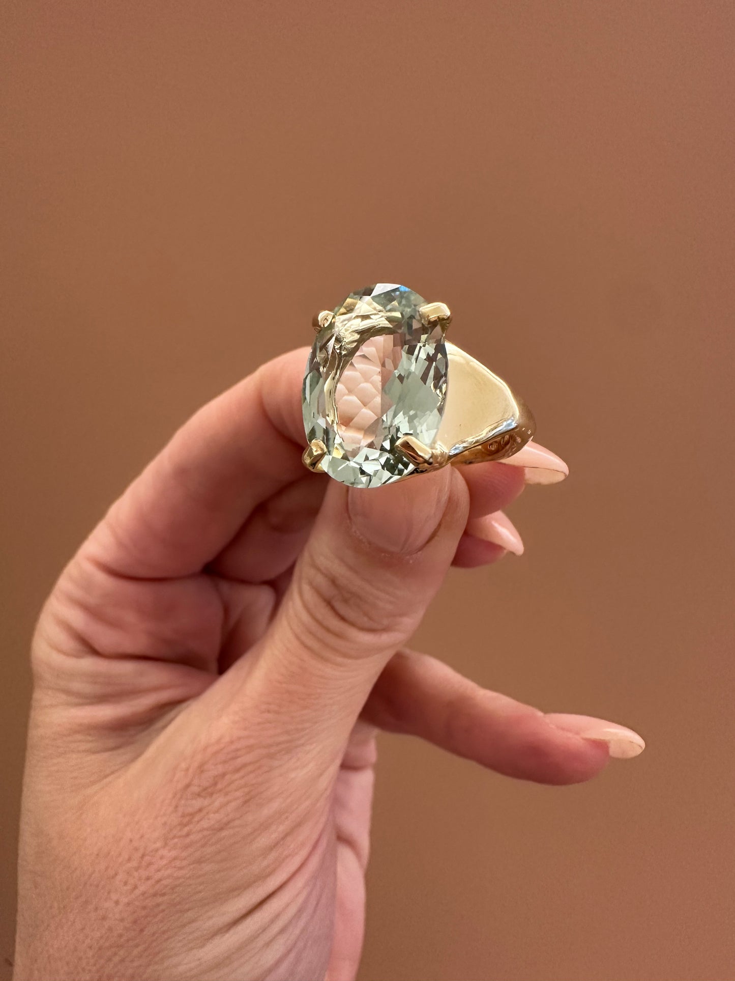 Anello con prasiolite ovale
