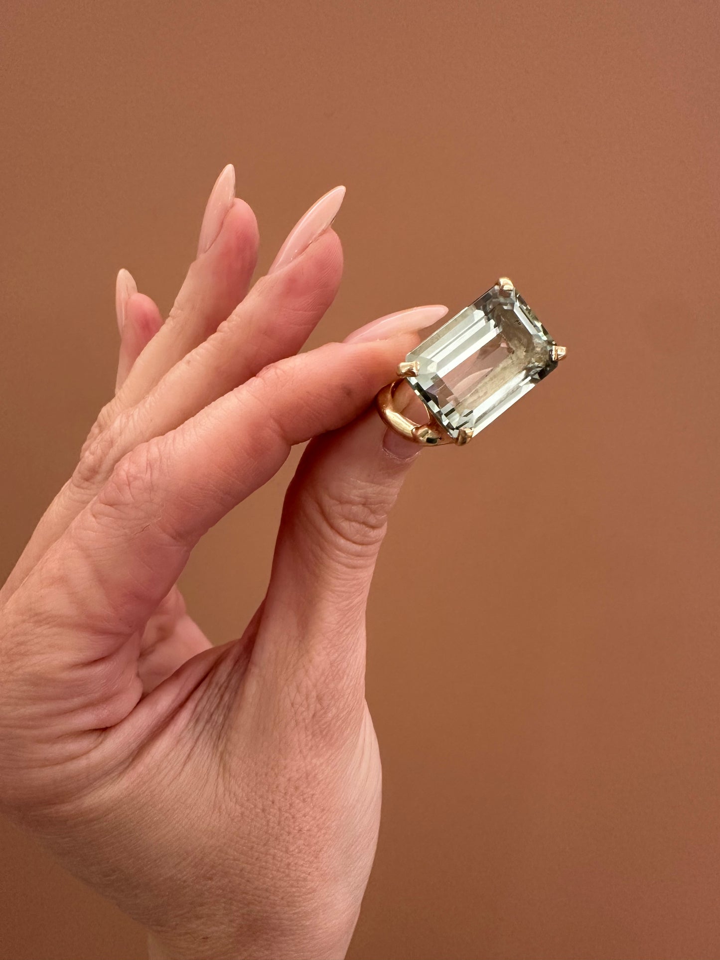 Anello con prasiolite rettangolare
