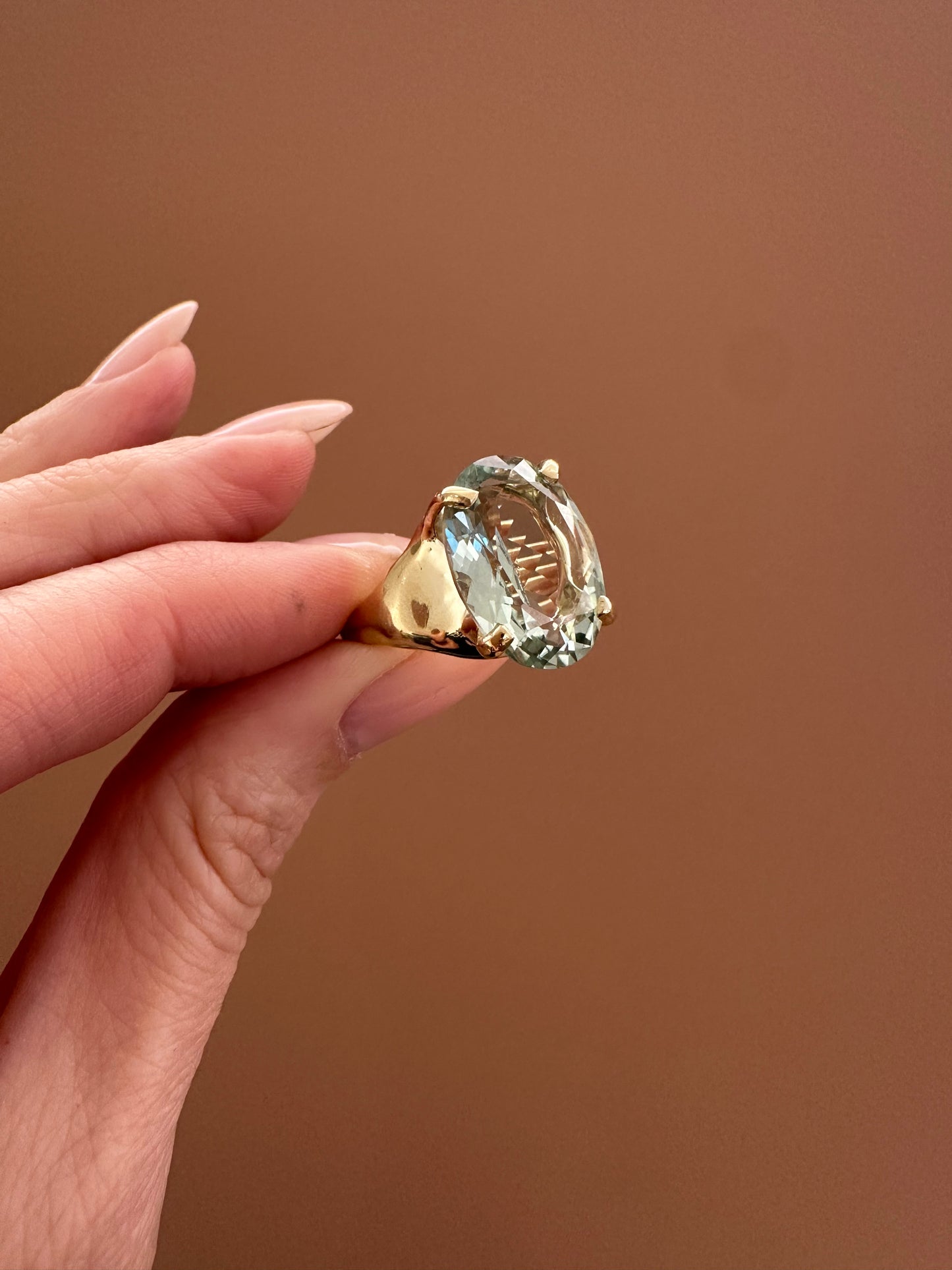 Anello con prasiolite ovale