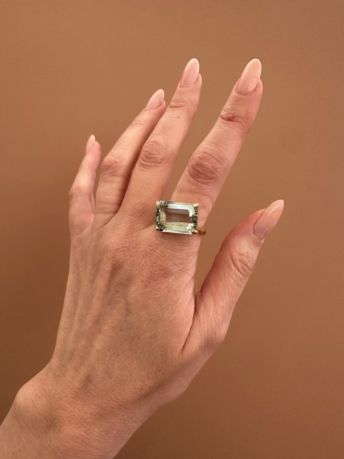 Anello con prasiolite rettangolare
