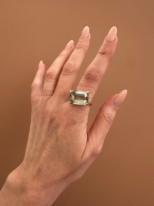 Anello con prasiolite rettangolare