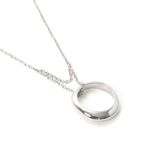 collana con pendente dalla forma irregolare in argento 925 della serie dune firmata piqué