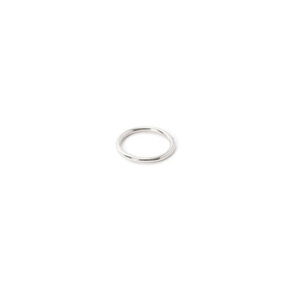 anello semplice in argento 925 fatto a mano in italia da piqué slow jewelry