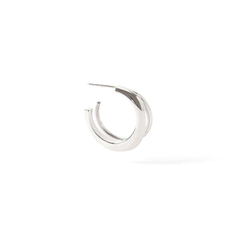 orecchino in argento 925 design minimal ed essenziale fatto a mano da piqué jewelry