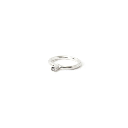 solitario in oro bianco 750/18k con diamante naturale grigio taglio brillante da 0.10 carati 