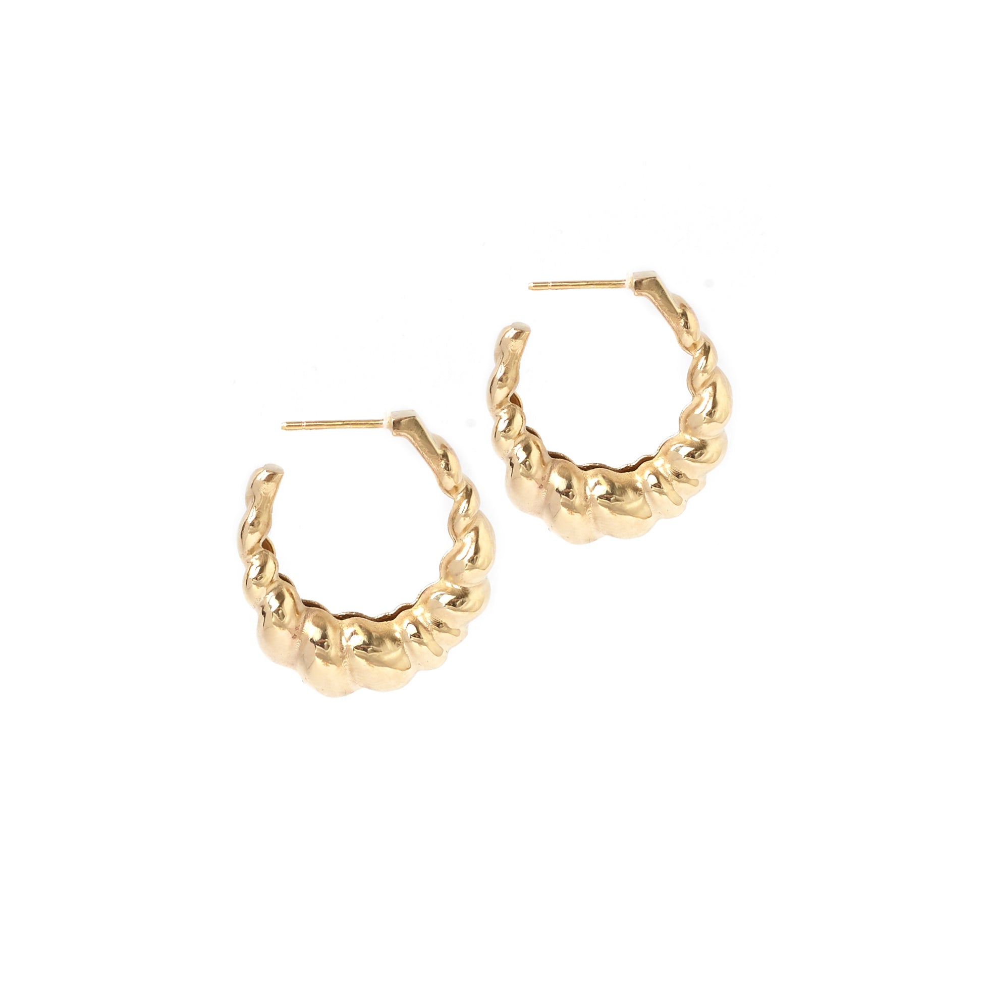 orecchini in oro fairmined fatti a mano con forme che ricordano gli anni 80 90